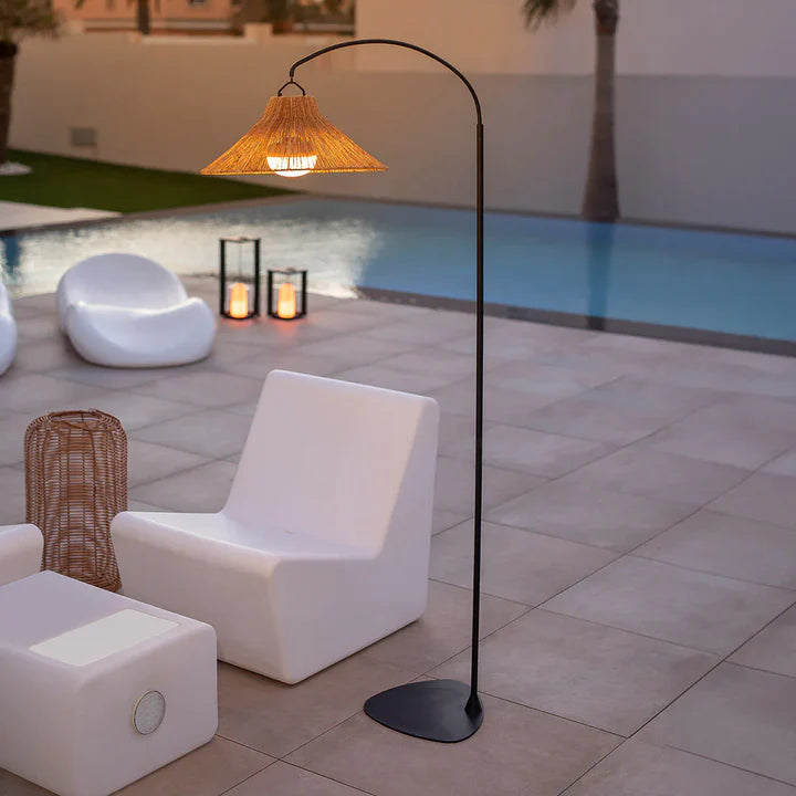 Niza 165 Kabellose Bogen-Stehleuchte – Akkubetriebene LED-Stehlampe für Innen- und Außenbereich