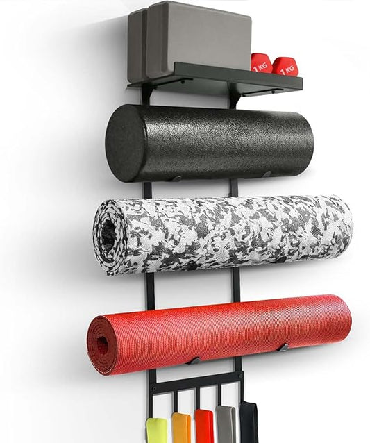 Yoga Mattenhalter Wandmontage – Home Gym Aufbewahrungsregal mit Ablage, 4 Ebenen für Yogamatten, Blöcke & Faszienrollen sowie 5 Haken für Fitnesszubehör