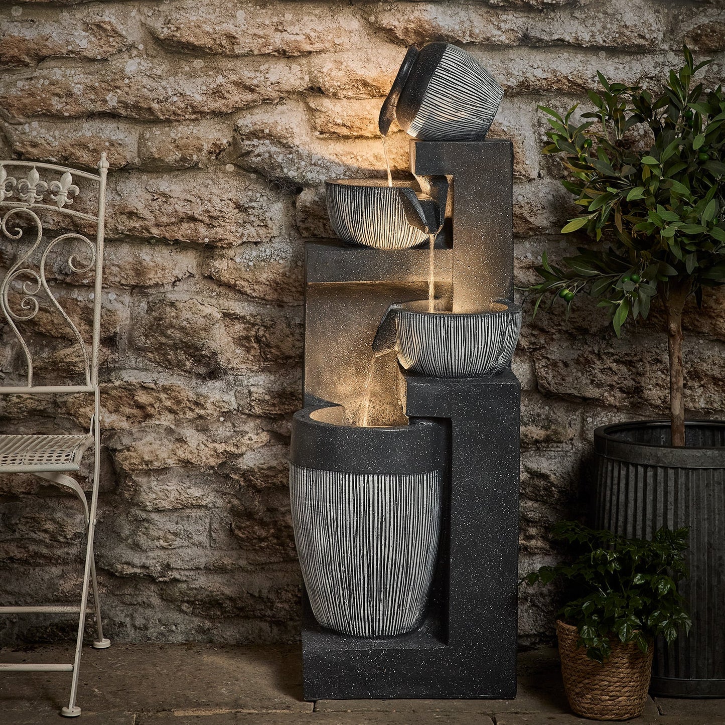 Darnbrook 116cm LED Gartenbrunnen Kaskade