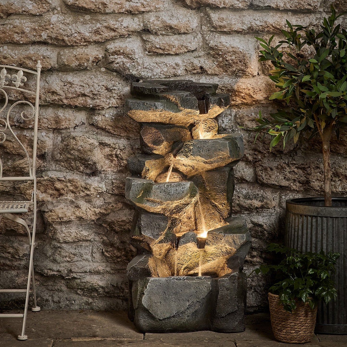 Ingleton 88cm LED Gartenbrunnen Felsen