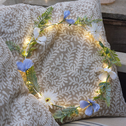 Weißer & blauer LED-Blumenkranz mit warmweißen Mikro-LEDs & Timer