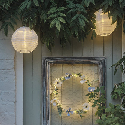 Weißer & blauer LED-Blumenkranz mit warmweißen Mikro-LEDs & Timer