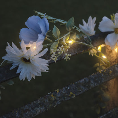 LED-Blumengirlande mit warmweißen Mikro-LEDs in Blau & Weiß