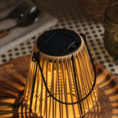 Hygge Solar-Laterne in Rattanoptik mit warmweißer LED