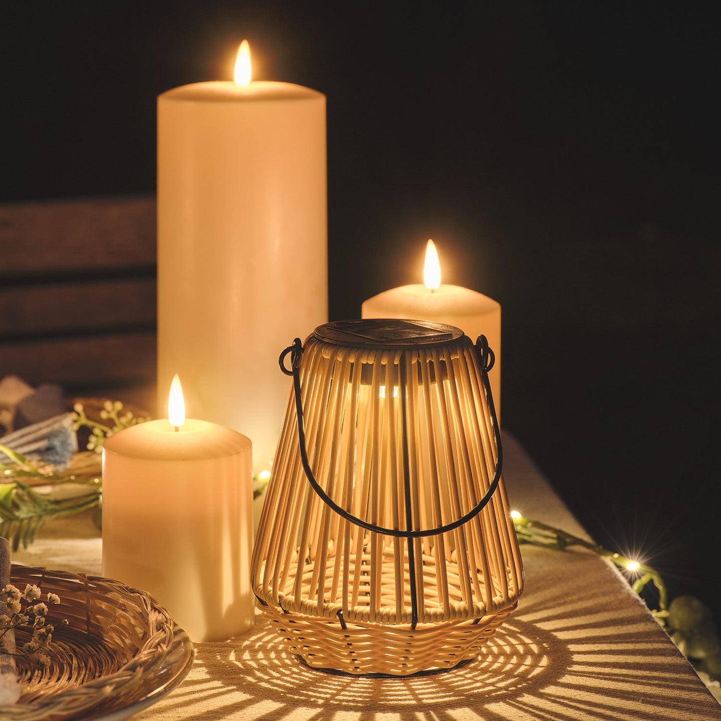Hygge Solar-Laterne in Rattanoptik mit warmweißer LED