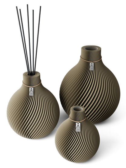 3 Vasen Set Duftvase Sphere Mystic Mud 26 cm ICONIC HOME Naturfarbenes Band
