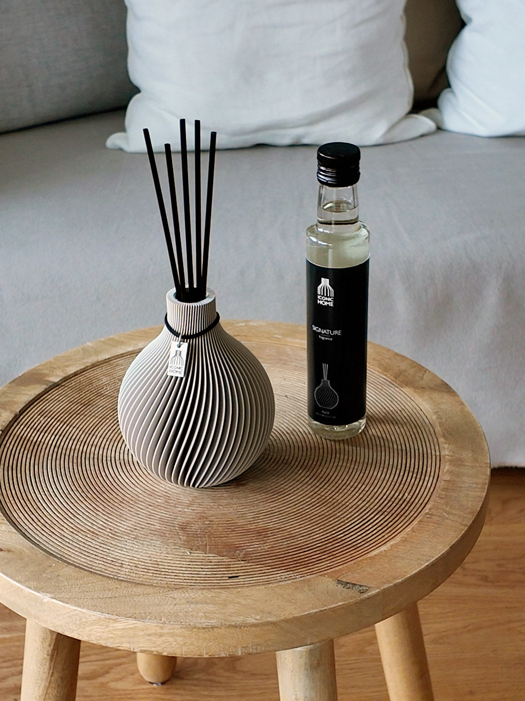 Raumduft SIGNATURE von ICONIC HOME - Nachfüllflasche mit Duftstäbchen