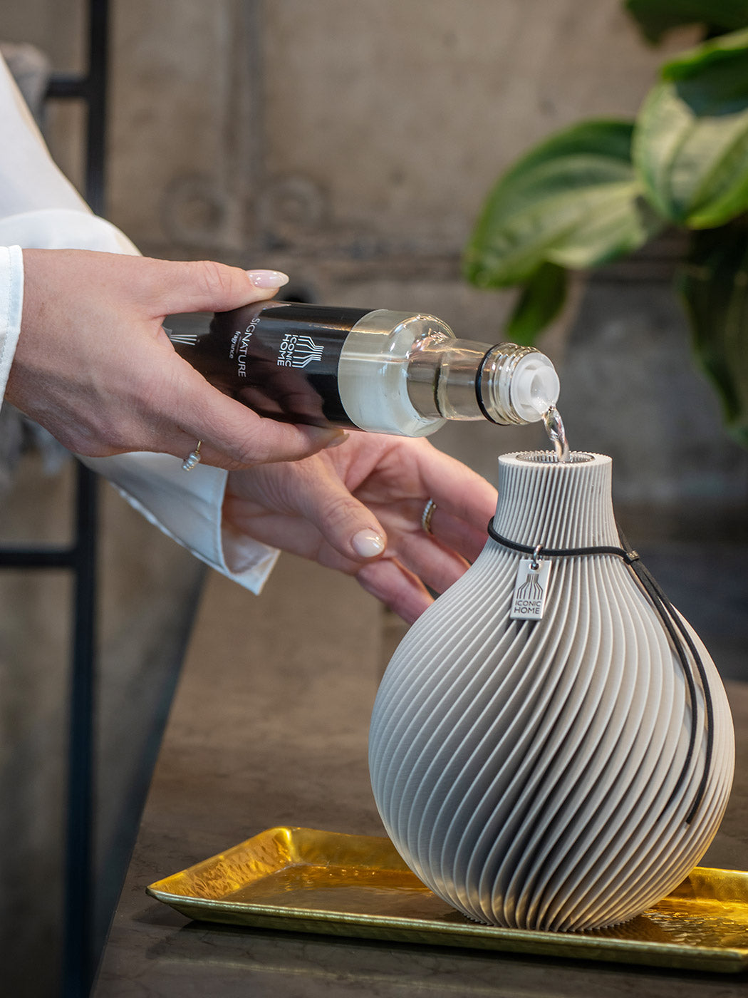 Raumduft SIGNATURE von ICONIC HOME - Nachfüllflasche mit Duftstäbchen
